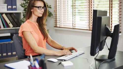 Ergonomische Büroarbeitsplätze für Frauen