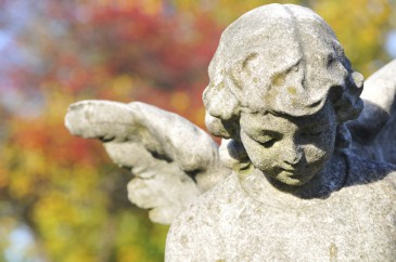 Engel auf einem Friedhof Kondolenz