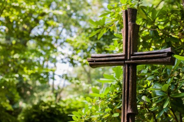 Kreuz auf einem Friedhof - Kondolenz