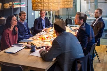 Leser-Aktion Exklusiv für unsere Leser gibt es bei einer Online-Bestellung in Höhe von 300 Euro ein Glas voller LEMONCAT Süßigkeiten. Es genügt, bei der Bestellung über den Online-Marktplatz im Anmerkungsfeld für Caterer das Stichwort „OFFICE CAT“ anzugeben, schon wird das Geschenk automatisch mitgeliefert.