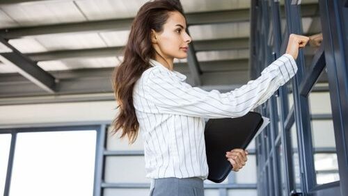 Anklopfen bei geschlossener Tür?